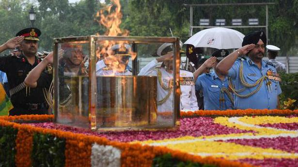 National News: Amar Jawan Jyoti merged with flame at National War Memorial