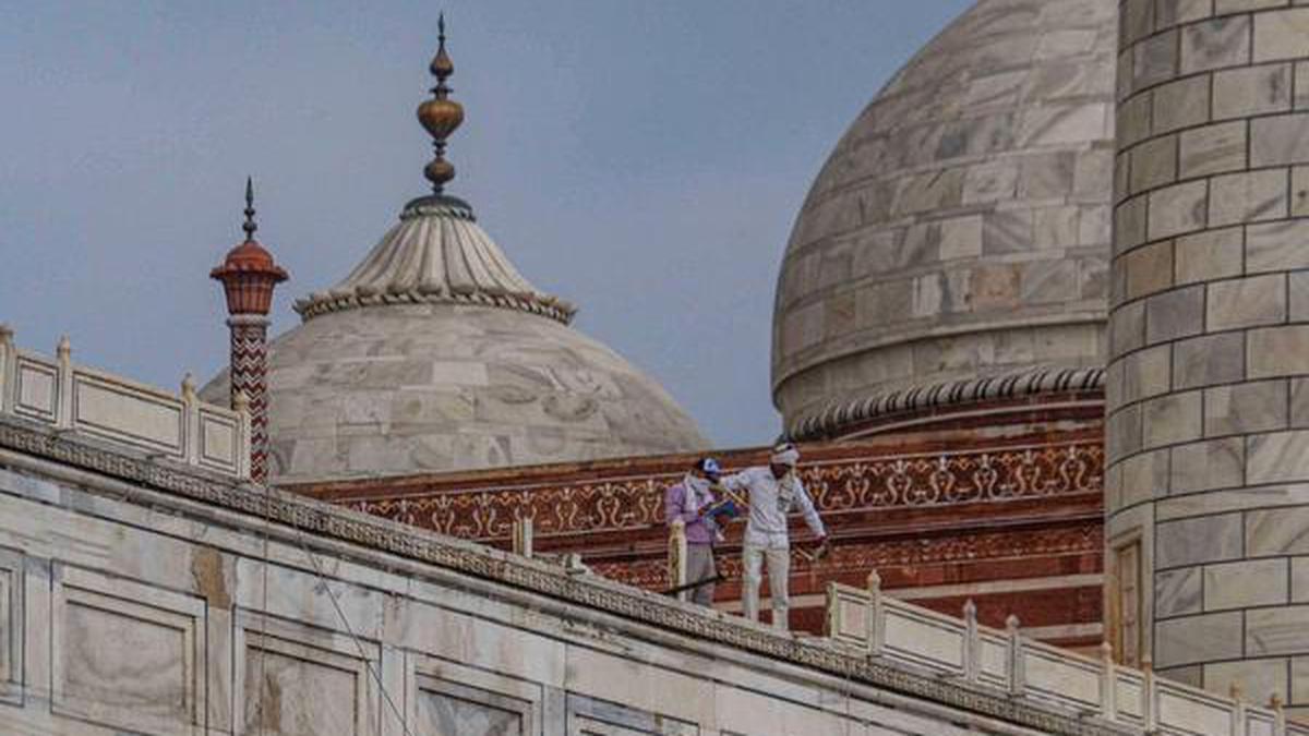 Railing of Taj Mahal's main mausoleum damaged in thunderstorm ...