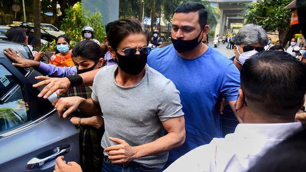 Cruise drugs case| Witness alleges NCB official demanded ₹25 crore from Shah Rukh Khan to release his son; agency denies claim