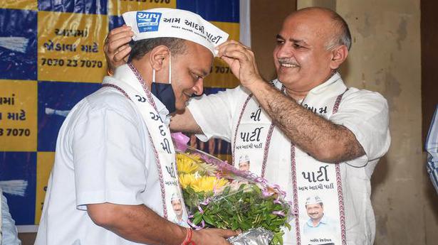 Gujarat AAP inducts prominent Surat businessmen into party