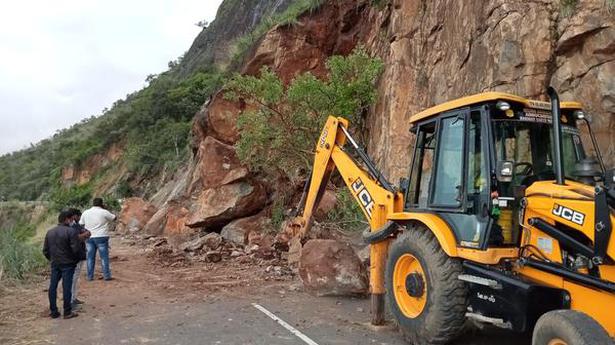 Vehicle movement to Kerala from Bodi hit as boulders fall on ghat section