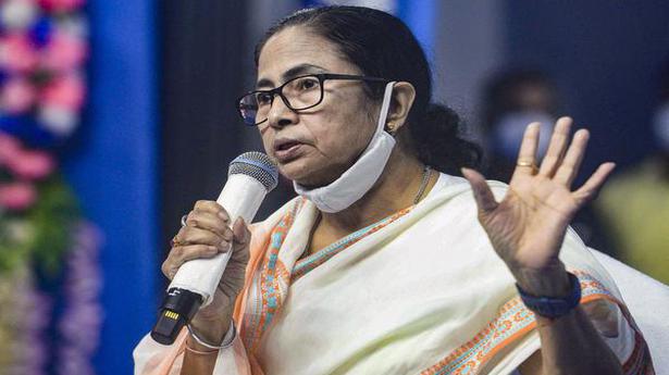 Mamata rebukes Mahua, says there should be no difference of opinion