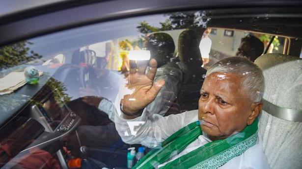 Lalu Prasad tears into BJP, Nitish Kumar at poll rally