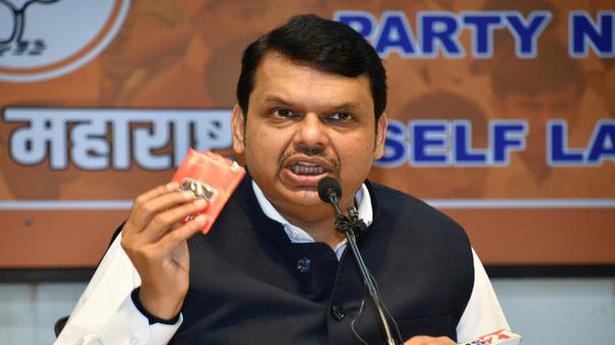 Some key Maharashtra ministers diverting oxygen, Remdesivir: Fadnavis