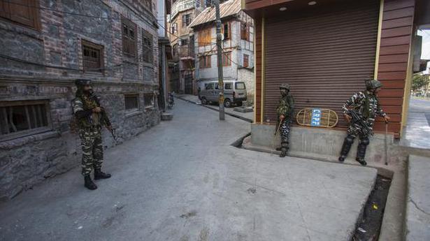 Situation improves in Kashmir, but Internet blockade extended by a day
