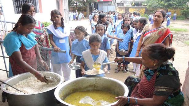Pay for mid-day meal workers hiked to ₹2,000 in Jharkhand