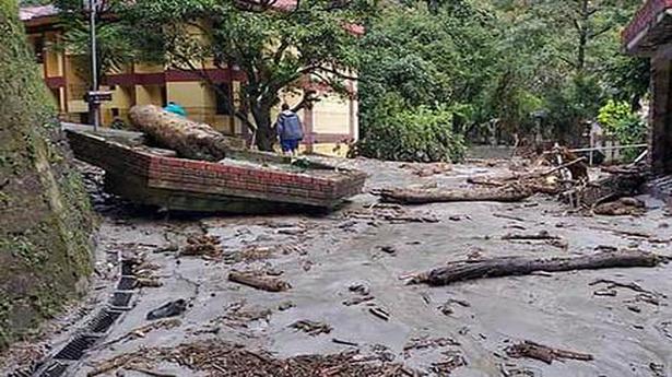 Incessant rain claims 11 more lives in Uttarakhand; Nainital cut off from rest of State