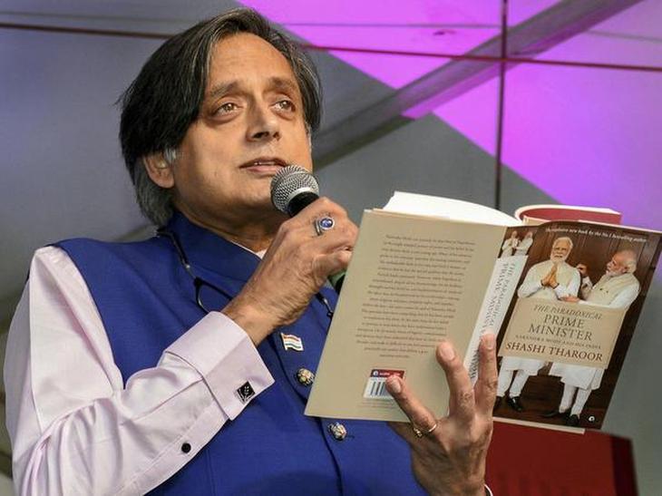 Congress MP Shashi Tharoor reads an excerpt from his latest book, “The Paradoxical Prime Minister”, during the Bangalore Literature Festival in Bengaluru on October 28, 2018.