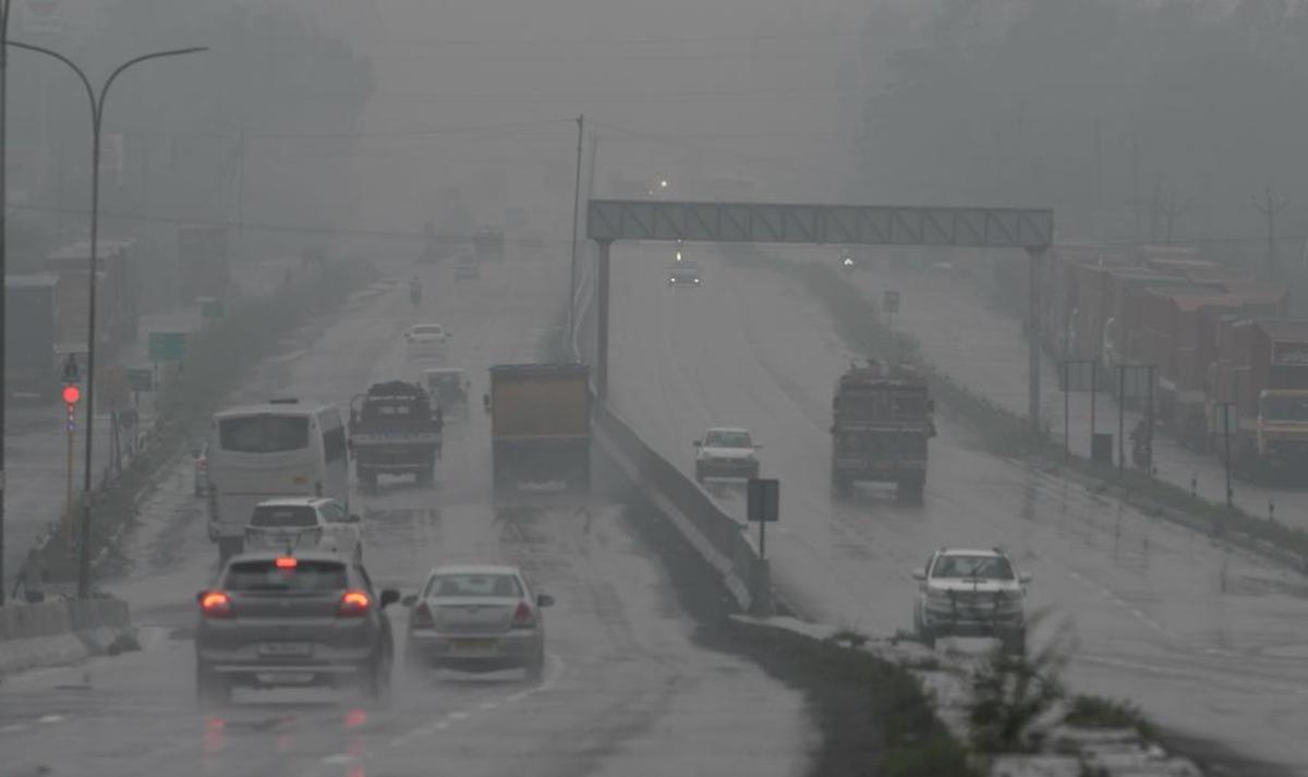 Due to fog and rain, visibility becomes low on all the highways around Chennai. The Vandalur - Wallajah road has a poor visibility as vehicles slow down due to heavy fog on Monday