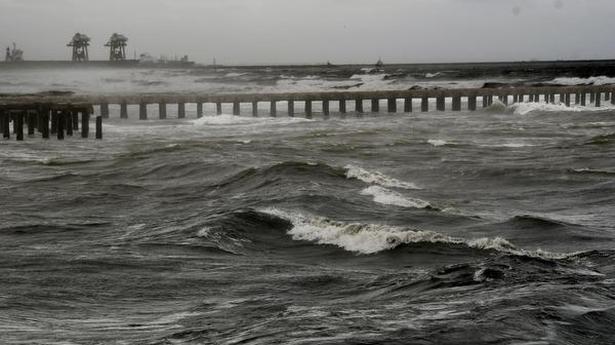 IMD withdraws red alert for Chennai