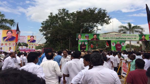 Members of AIADMK (Amma, PTA) arriving in Vanagaram for the General Council meeting