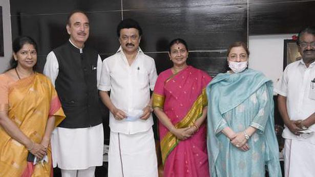 Congress leader Ghulam Nabi Azad meets TN CM