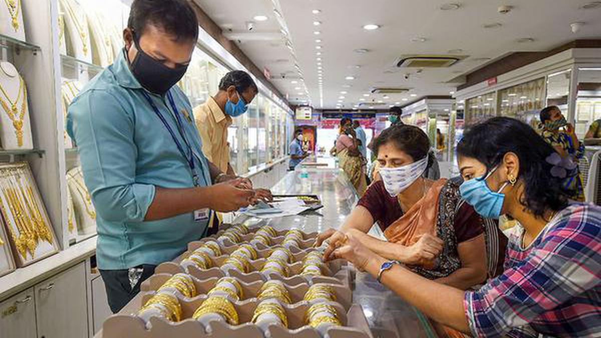 Masks, handwashing made compulsory for shoppers - The Hindu