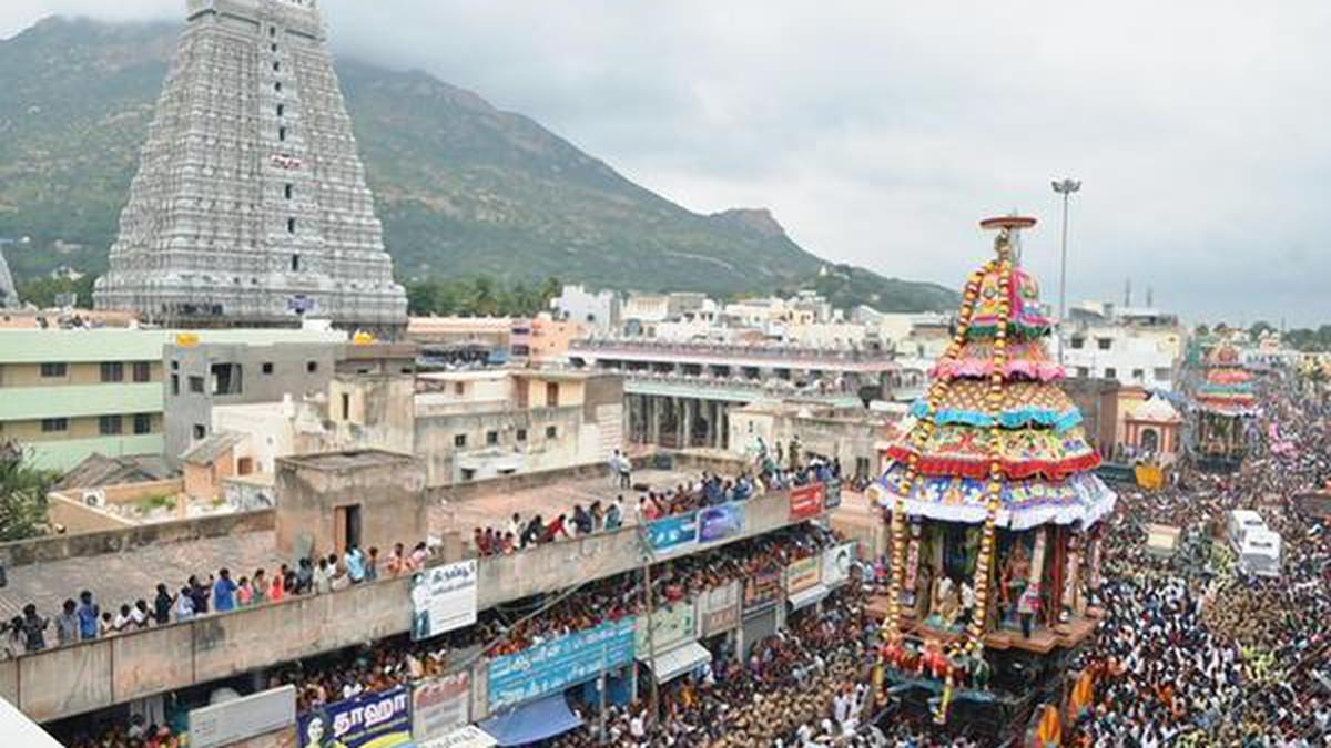 Tiruvannamalai reverberates with chants during temple fest - The Hindu