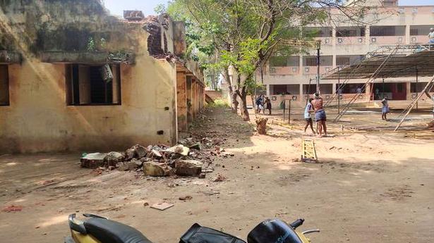 Dilapidated school buildings demolished in central districts