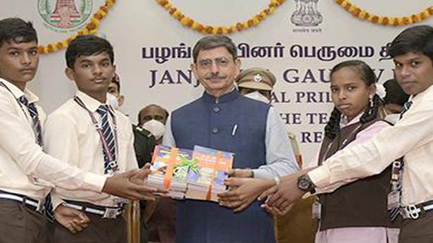 Governor interacts with students