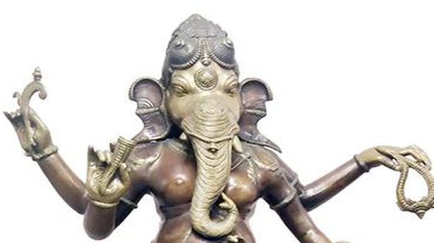 Customs officials seize 400-year-old idol in Chennai