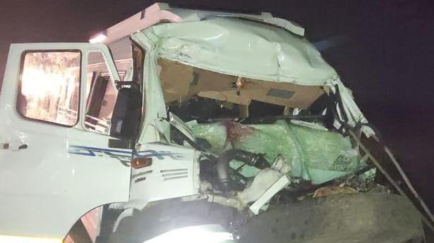 Eight pilgrims from Tamil Nadu killed as van rams lorry in Nellore