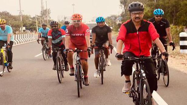 Fitness enthusiasts spot CM riding bicycle on ECR