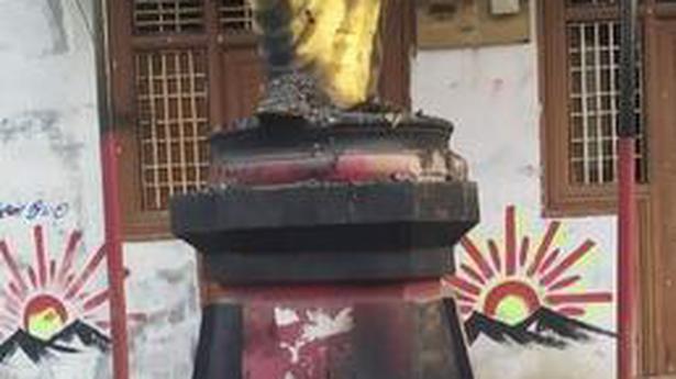 Anna statue set afire in Kallakurichi