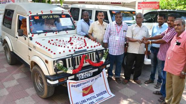 Vellore postal staff bid farewell to vehicle that served them 22 years