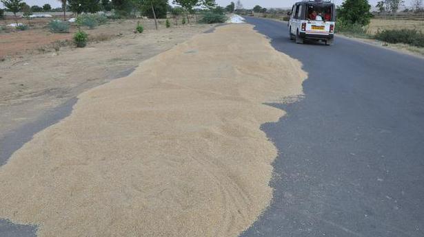 Do not dry paddy on road: SP