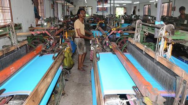 ₹ 5 lakh life insurance coverage for weavers: KCR