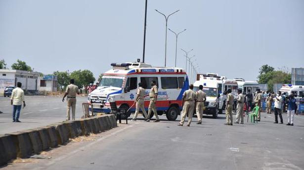Kin of COVID-19 patients upset over Telangana’s strict entry rules at Andhra border