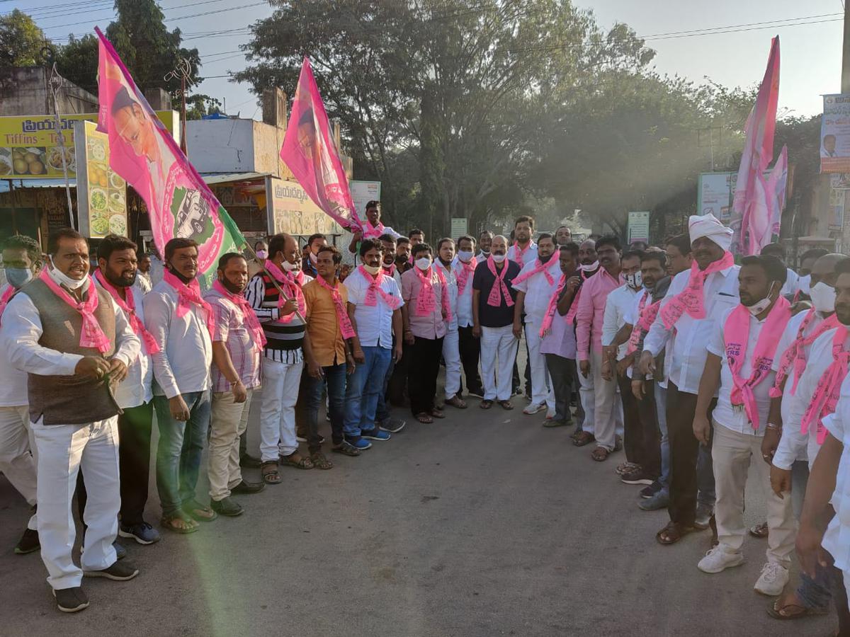 Telangana. TRS leaders stage a dharna in front of a bus depot at Sangareddy district in Telangana.