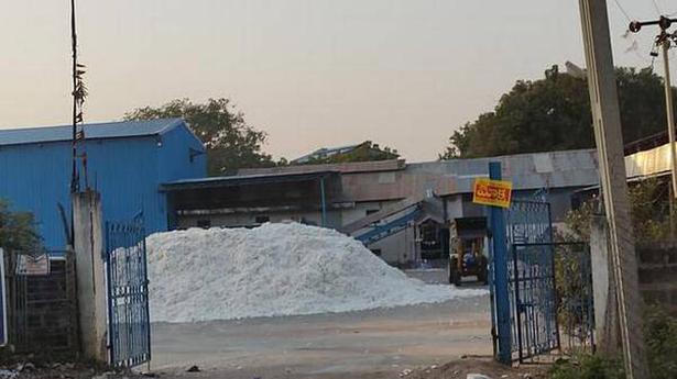 Adilabad farmers allege ‘exploitation’ by ginning mills