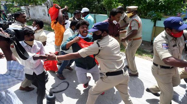 PDSU, PYL activists attempt to lay siege to Telangana Transport Minister’s camp office