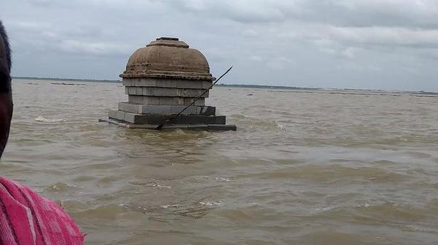 Heavy flood swells Srisailam storage
