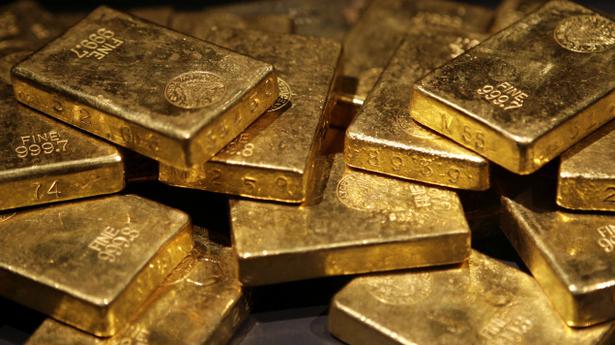 Gold falls ₹265, silver drops ₹323