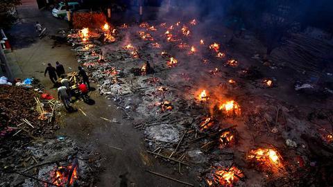 COVID-19 victims being cremated in Ghazipur in New Delhi.