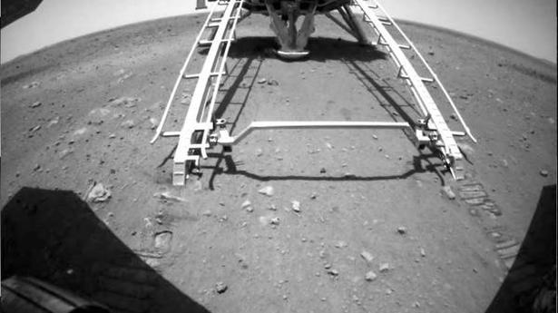 중국, 화성 탐사선이 화성 표면에 첫발을 내디뎠다