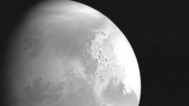China’s space probe returns the first image of Mars