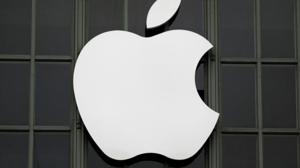 Apple reduces commission for publishers who provide it content