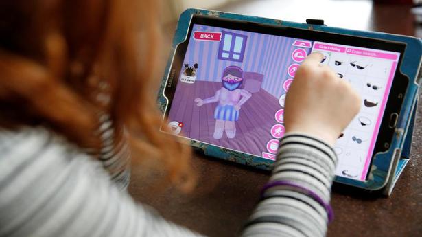 U.S. lawmakers urge major gaming companies to make child-friendly designs