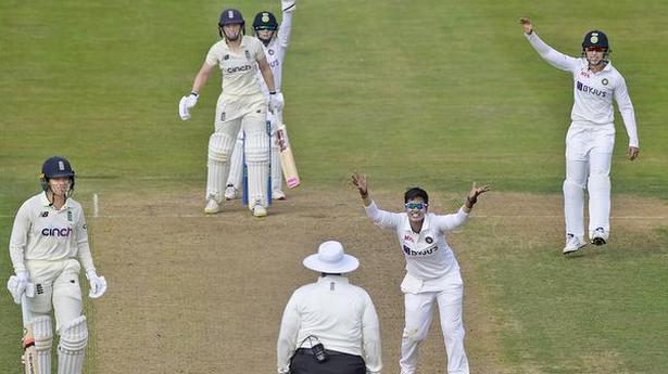 India Women dismiss Beaumont but England Women consolidate