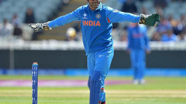 Dhoni one of the sharpest minds: Greg Chappell