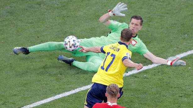 Lewandowski, Poland out of Euro 2020 with 3-2 loss to Sweden