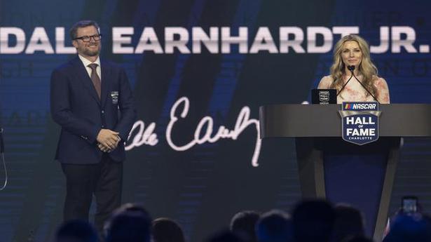 Dale Earnhardt Jr., Red Farmer, Mike Stefanik enter NASCAR Hall of Fame