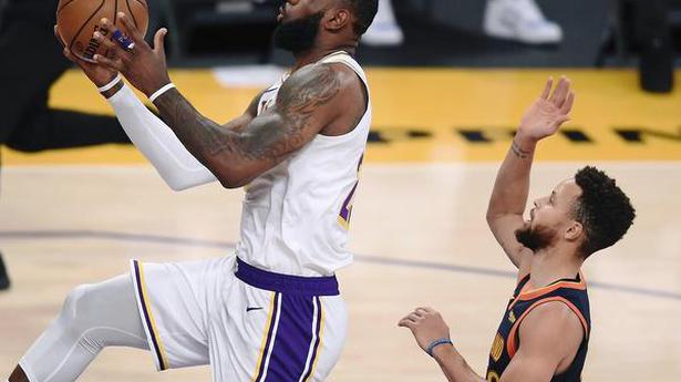 NBA | Lakers blow out Warriors