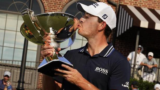 Cantlay delivers another clutch moment in Golf to win FedEx Cup