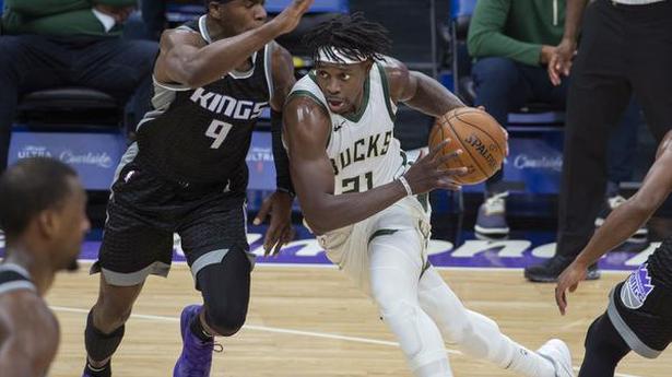 NBA | Holiday does the star turn for the Bucks