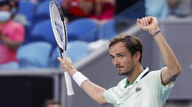 Australian Open 2022 | Medvedev loses temper but wins match to reach quarterfinals