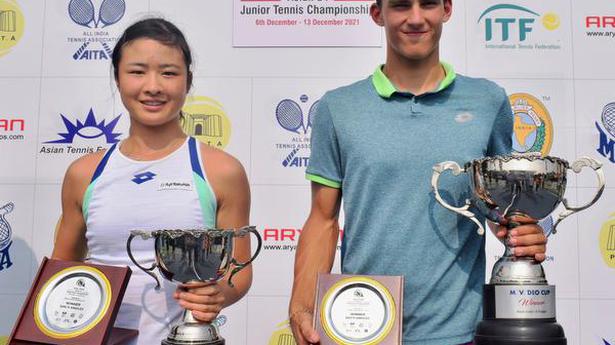 Batyutenko, Saito win junior tennis championship