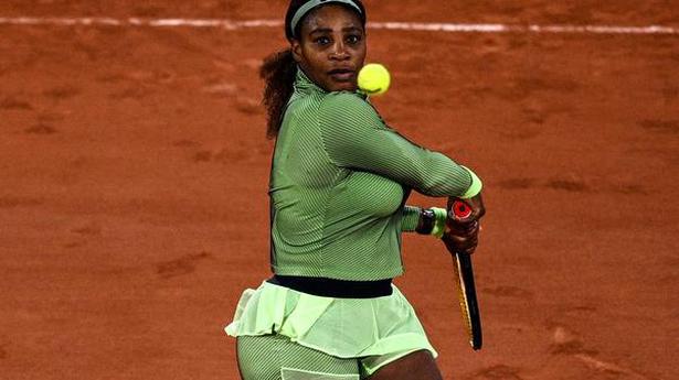 Serena wins first-ever night match at Roland Garros