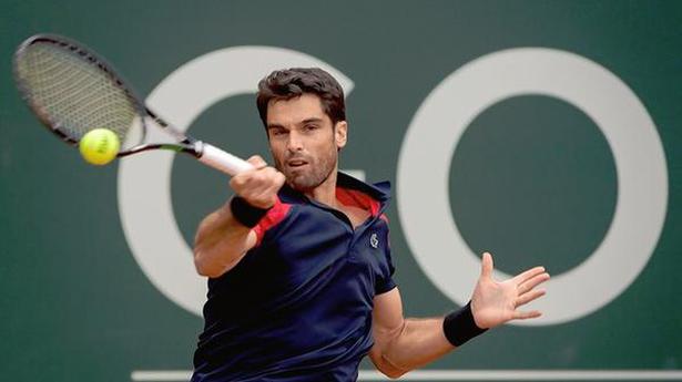 Federer crashes out at Geneva